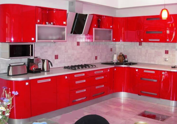 Кухня с крашеным фасадом Красный агат