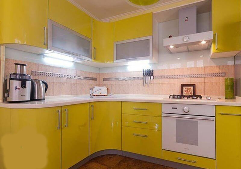 Кухня с крашеным фасадом Спелый лимон
