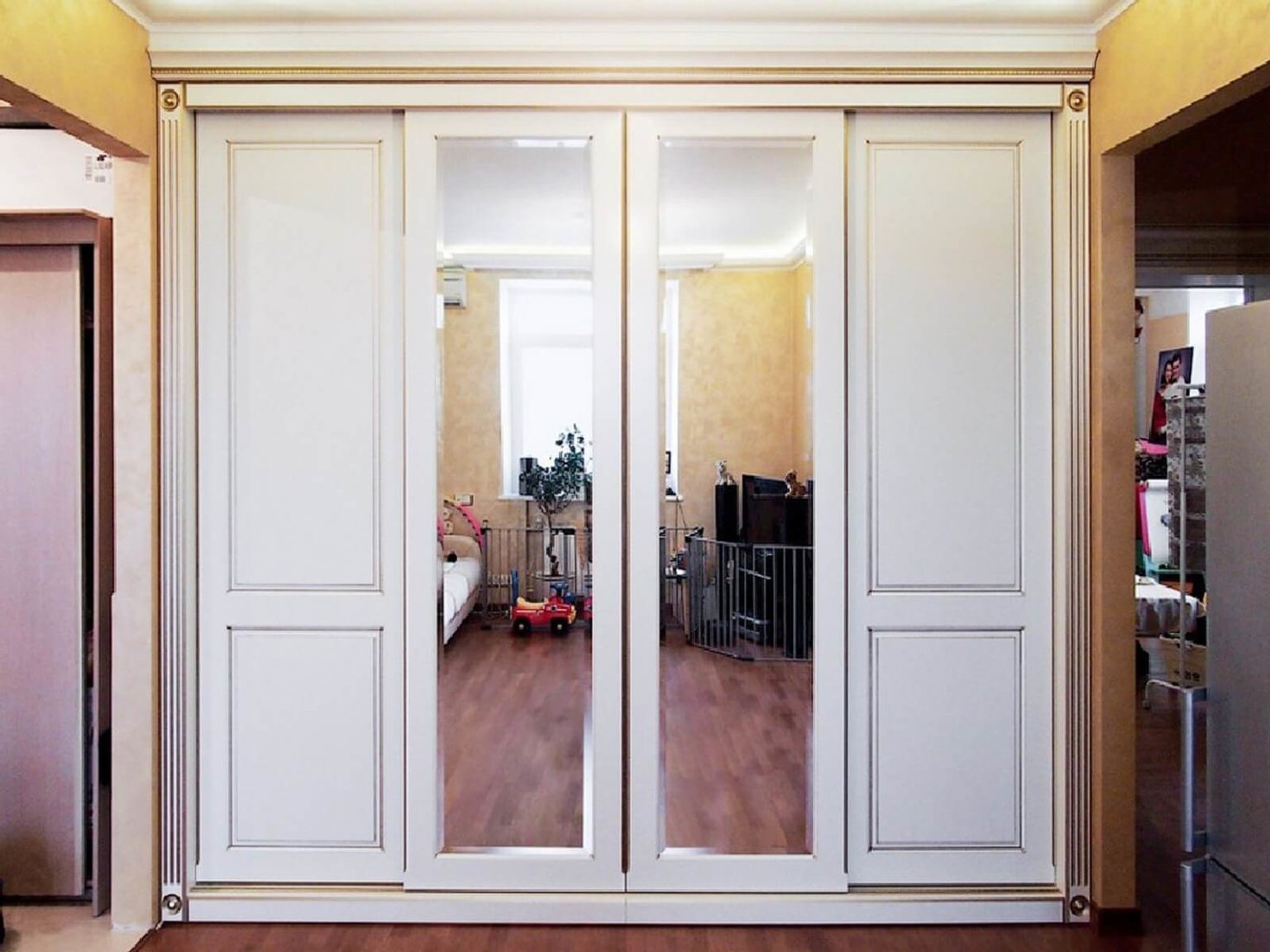 Двери МДФ для шкафа купе белые эмаль