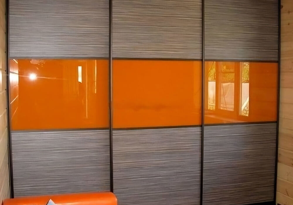 Шкаф-купе встроенный с делителями, стекло Сочный апельсин+ЛДСП