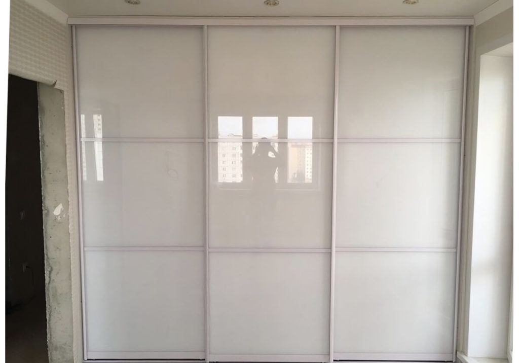 Двери для шкафа-купе Квадро стекло белое