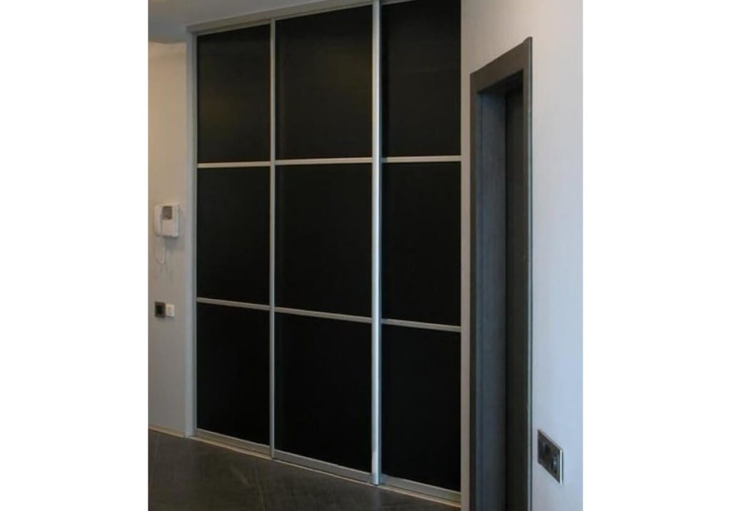 Двери для шкафа купе Квадро стекло черное