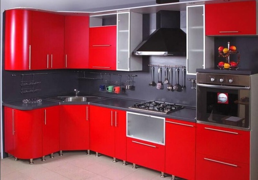 Кухня из МДф с радиусными дверями Красная Смородина